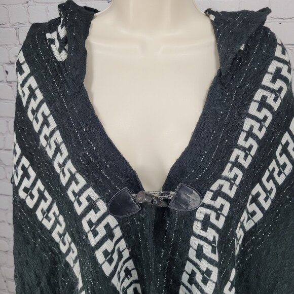 Free People Black White Hooded Toggle Boho Fringe Cape Sweater One Size O/S - Picture 7 of 13
